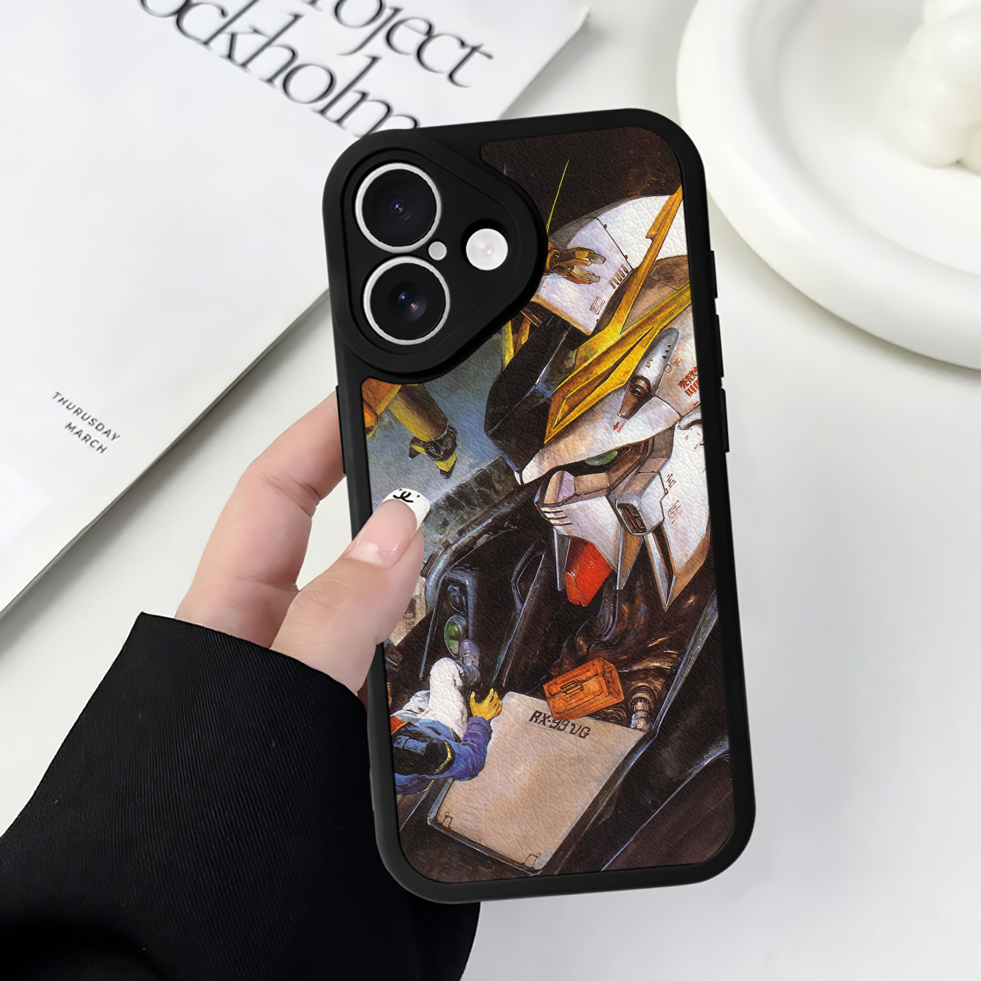 （画像用） 機動戦士ガンダム Mobile Suit Gundam 【iPhone 16シリーズ対応】シリコンスマホケース（レザー調） 材質：シリコン
